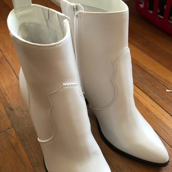 Express White Western Booties - Picture 3 of 6